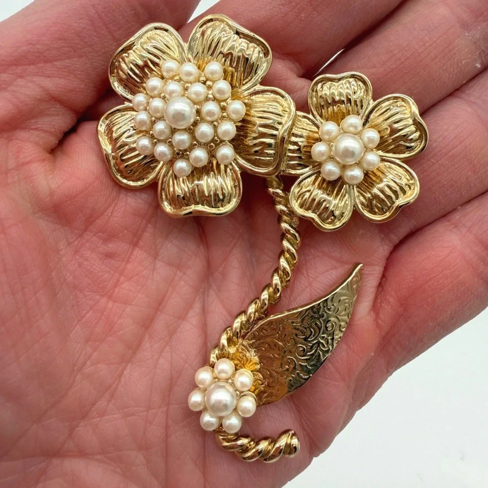 Butler & Wilson‎ Gold Floral Brooch Faux Pearl Cluster Statement Designer Pin